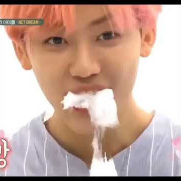 Jaemin eating for 25 seconds 🙂