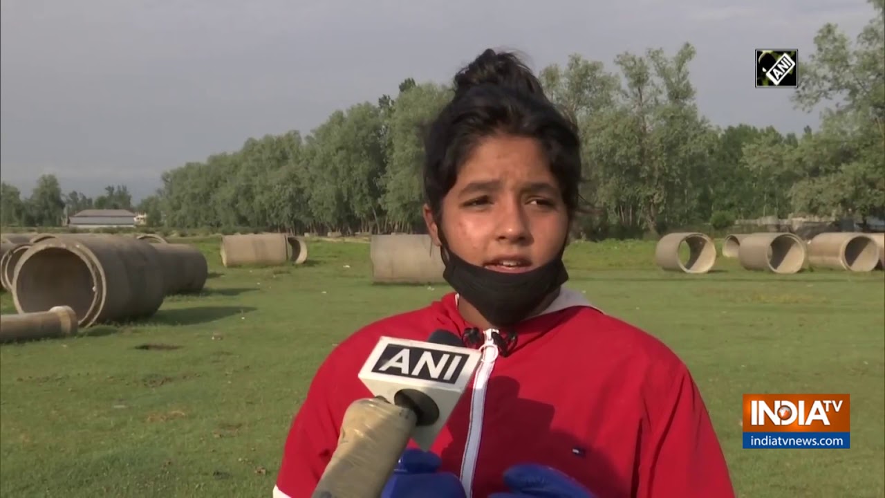 Sports enthusiasts resume outdoor practice in Srinagar