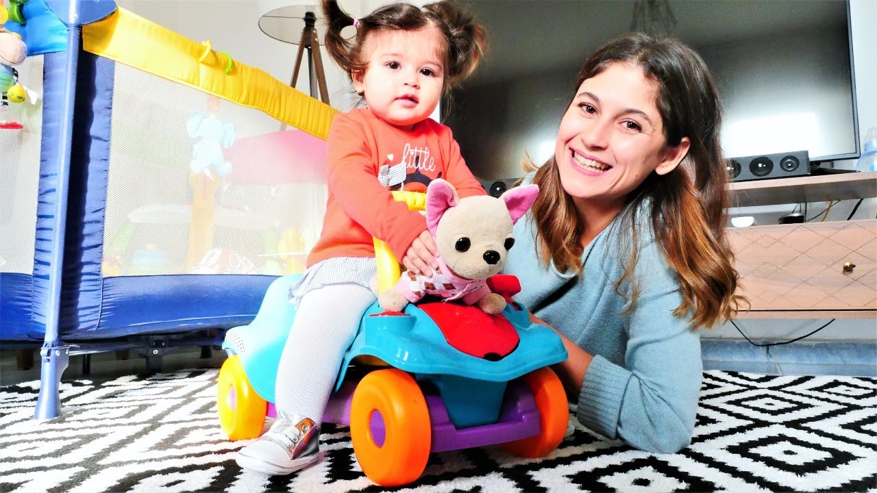 Bebek oyuncakları. Ayşe Loli ile Defne�nin oyuncaklarını topluyor