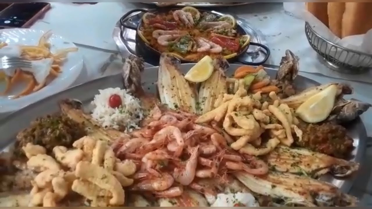 خريجة مع صحاباتي😍ديناكم معانا لبلاصة زوينة فين تاكلو الحوت بجودة عالية☺️دار الحوت في الرباط