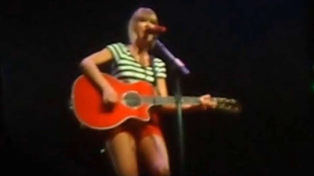 Taylor Swift: Red Tour DVD - Last Kiss  Live in Charlottesville