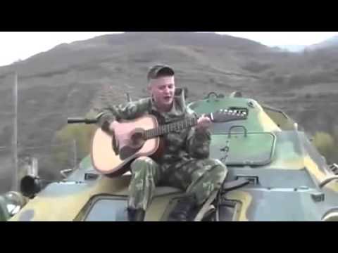 солдат классно поет