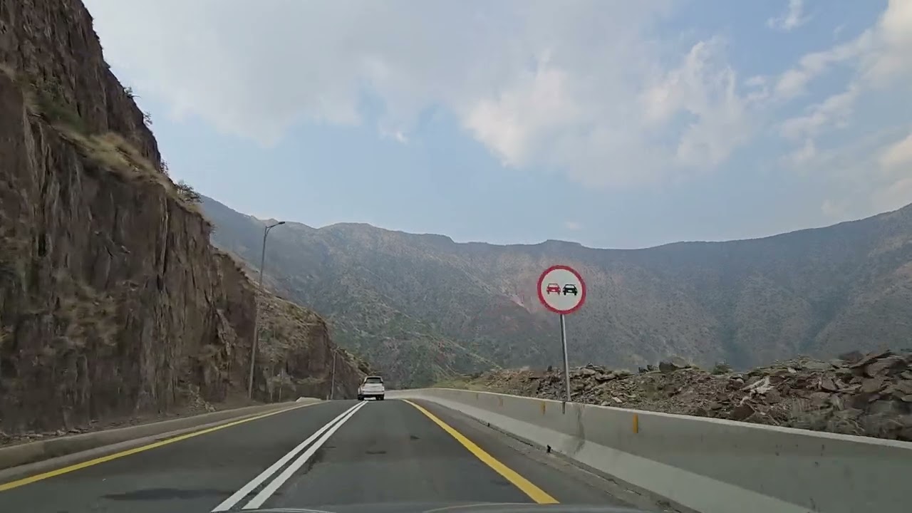 النزول من عقبة الصماء لمحافظة رجال ألمع