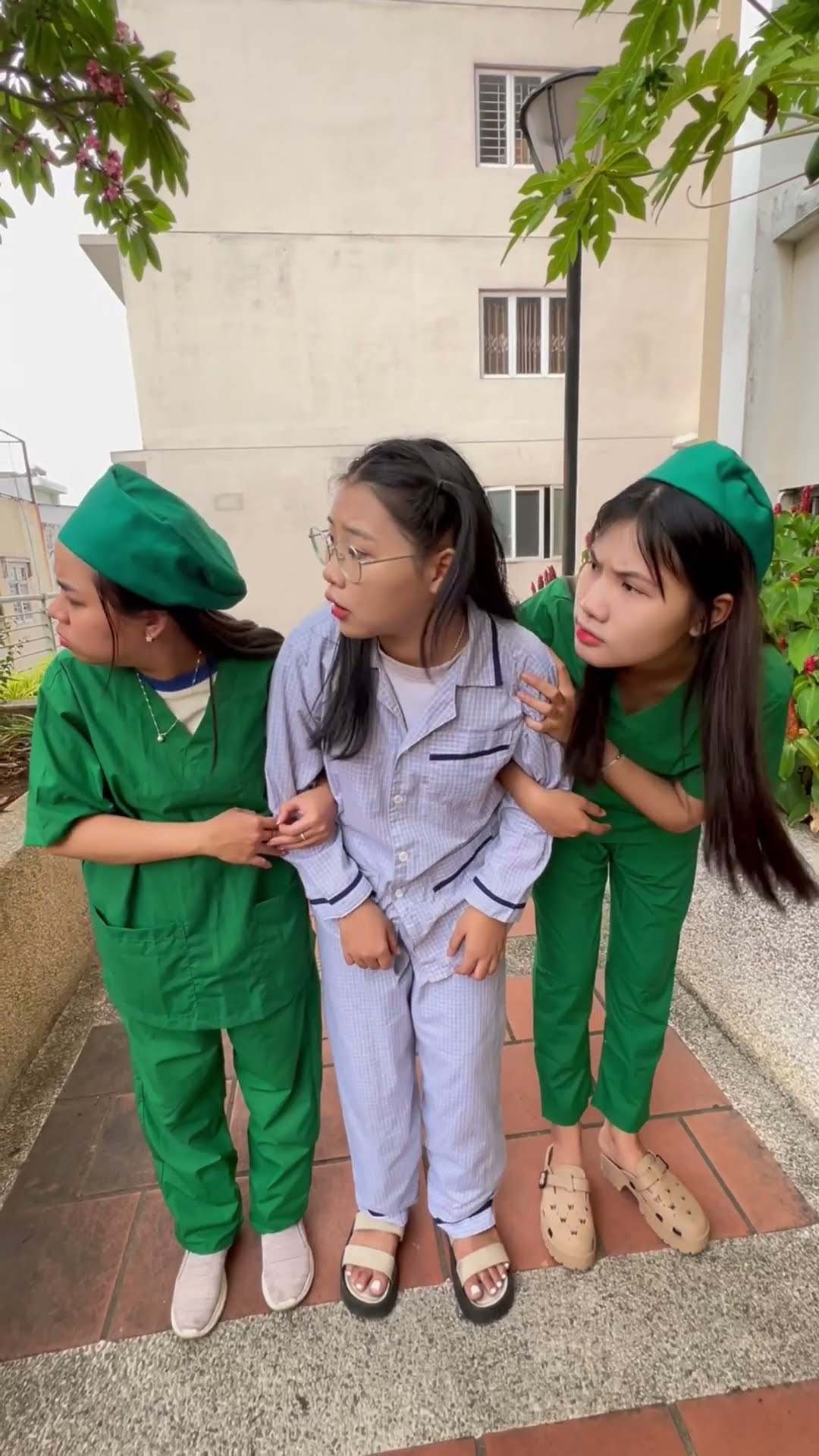 LNS - Bệnh nhân muốn trốn viện || Dance Animal #shorts