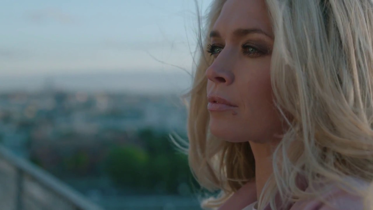 Вера Брежнева читает стихотворение Анны Ахматовой «Двадцать первое ...