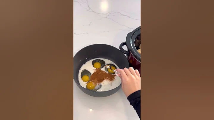 Crock pot cinnamon roll casserole! The best dessert recipe! #crockpotrecipe #crockpot #cinnamonrolls