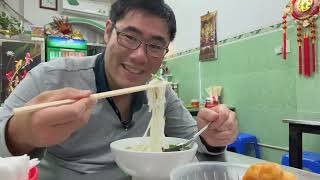 New Yorker Eats Amazing Chicken Pho in Hanoi | Tiệm Phở 34