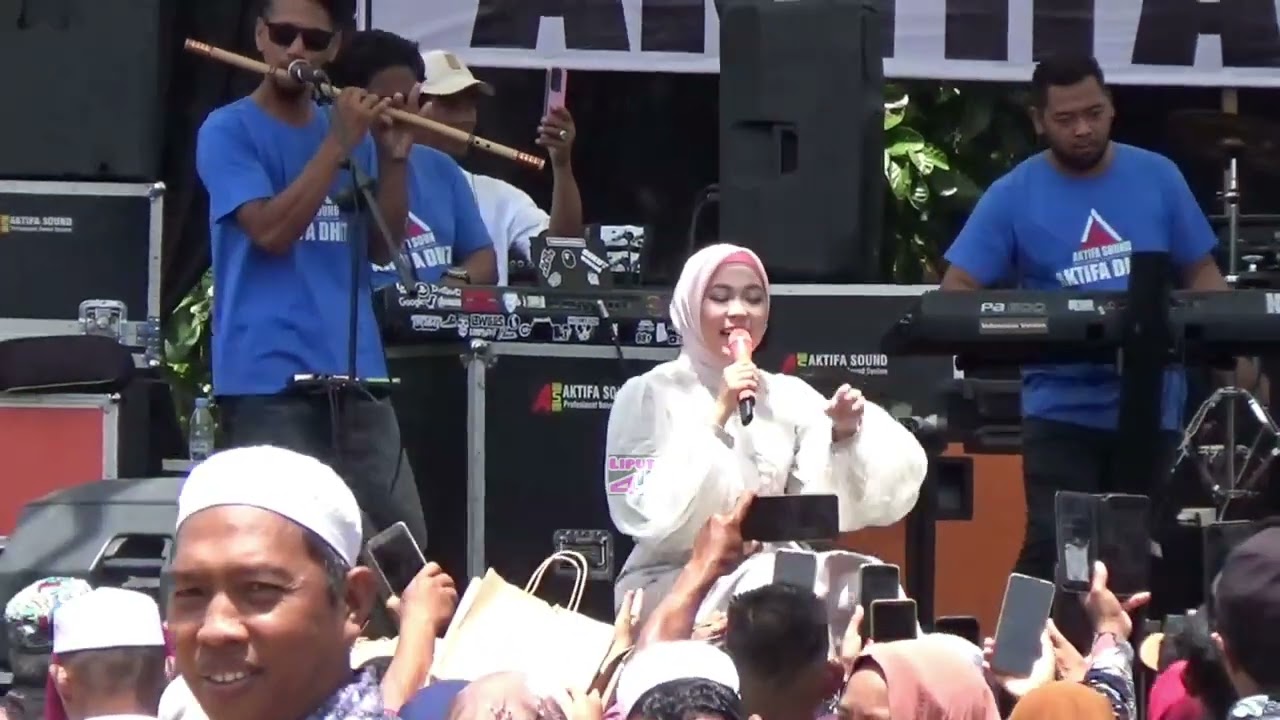 Selfi Yamma - Nyanyikan Lagu Surga Dunia di Pesta Pernikahan Anak Anggota DPRD Tanah Bumbu.