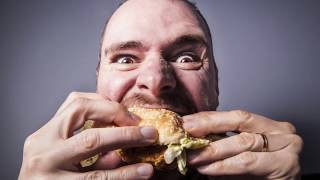 Trying the craziest burgers at the Doha Burger Festival 2017