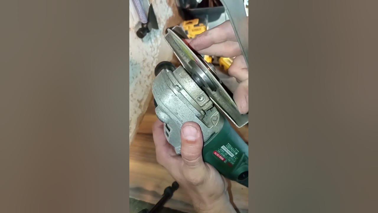 Зажало диск на болгарке как открутить