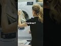 „Katzenhaare auf Kleidung? Dieser Trick rettet dein Outfit! 👕🐱“