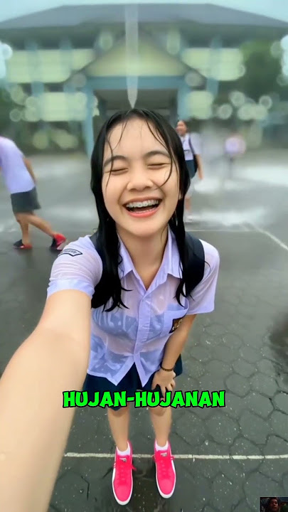 Cewek sma bermain hujan #shorts