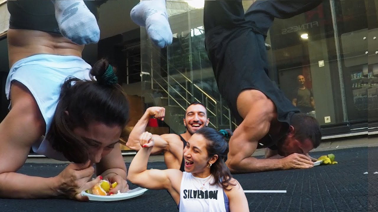 ELLER ÜSTÜNDE EN HIZLI YEMEK YEME YARIŞI | GİZEM VS BARIŞ