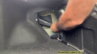 2003 Hyundai Tiburon How to Remove the jack from the trunk.
