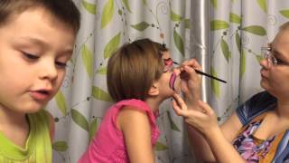 VLOG. Children.Аqua makeup. Рисуем на лице бабочку. Draw a butterfly on her face.(Рисуем на лице бабочку при помощи специальных красок для лица. Drawing on his face butterfly with special colors for the face. JOIN..., 2015-12-23T06:27:53.000Z)