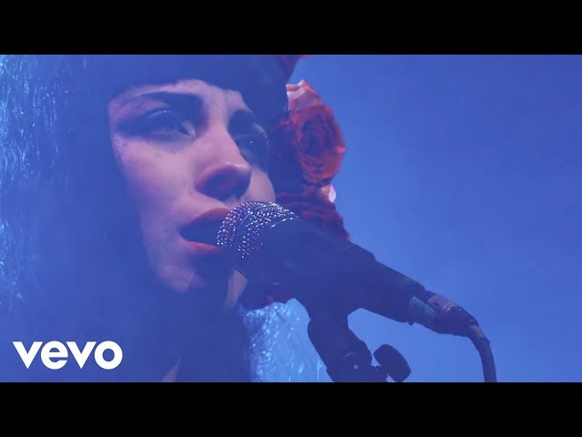 Mon Laferte - Tu Falta De Querer (En Vivo) class=