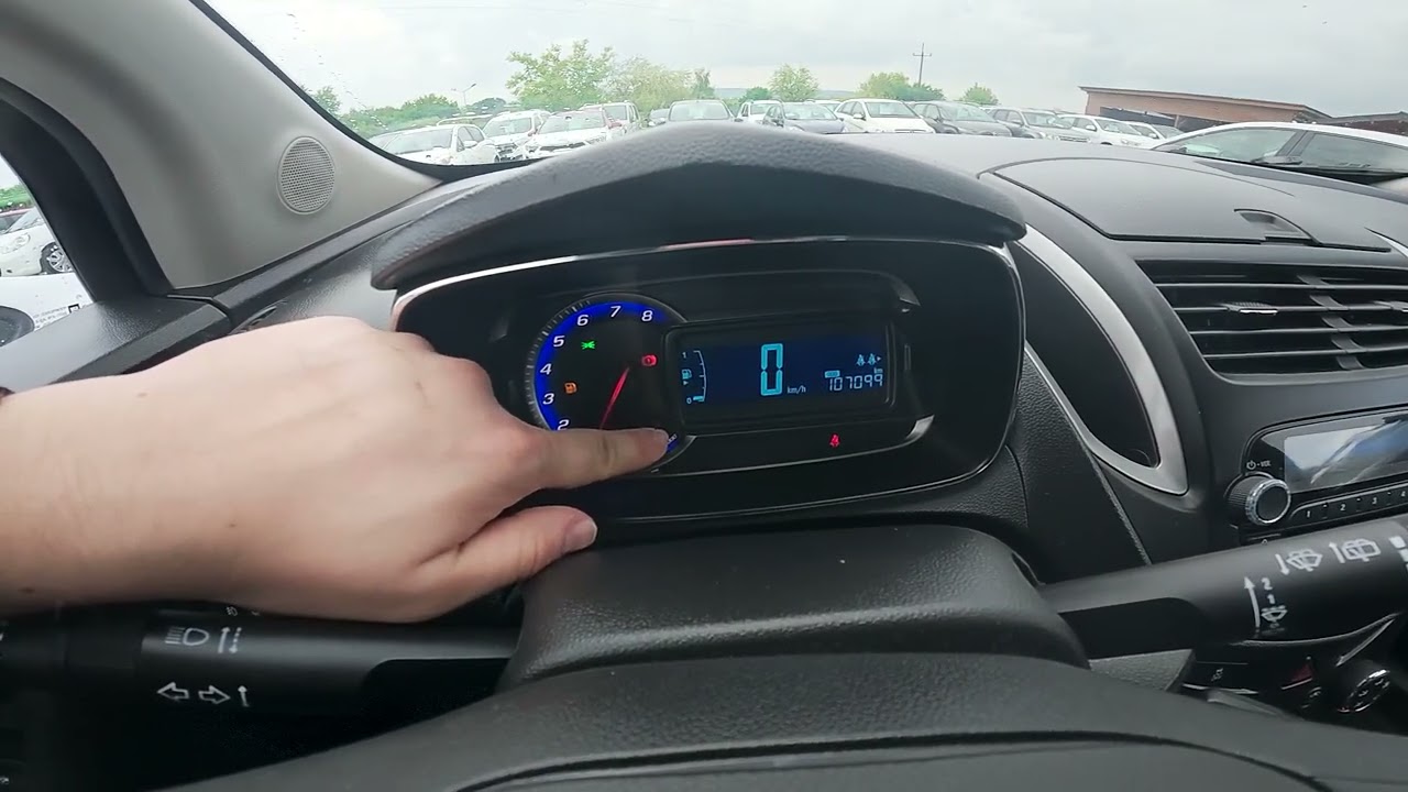 Chevrolet TRAX 2013-2017 – How to Navigate Instrument Cluster Display