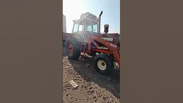 Jaký výkon má traktor 1026 IH?