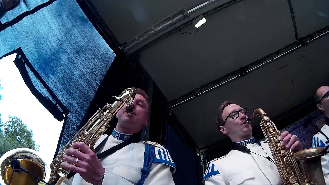 Amazing virtuosity by two Finnish saxophone players! YouTube