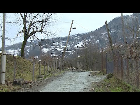 მოძველებული და დაზიანებული ელექტროგადამცემი ხაზები ქედაში