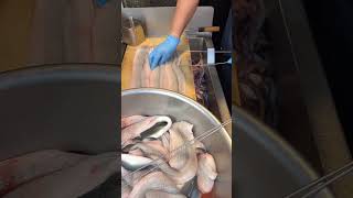 🔥 How Fresh Eels Are Filleted and Skewered Before Grilling! 🐟🍢 #Shorts #shortvideo #viral #shere