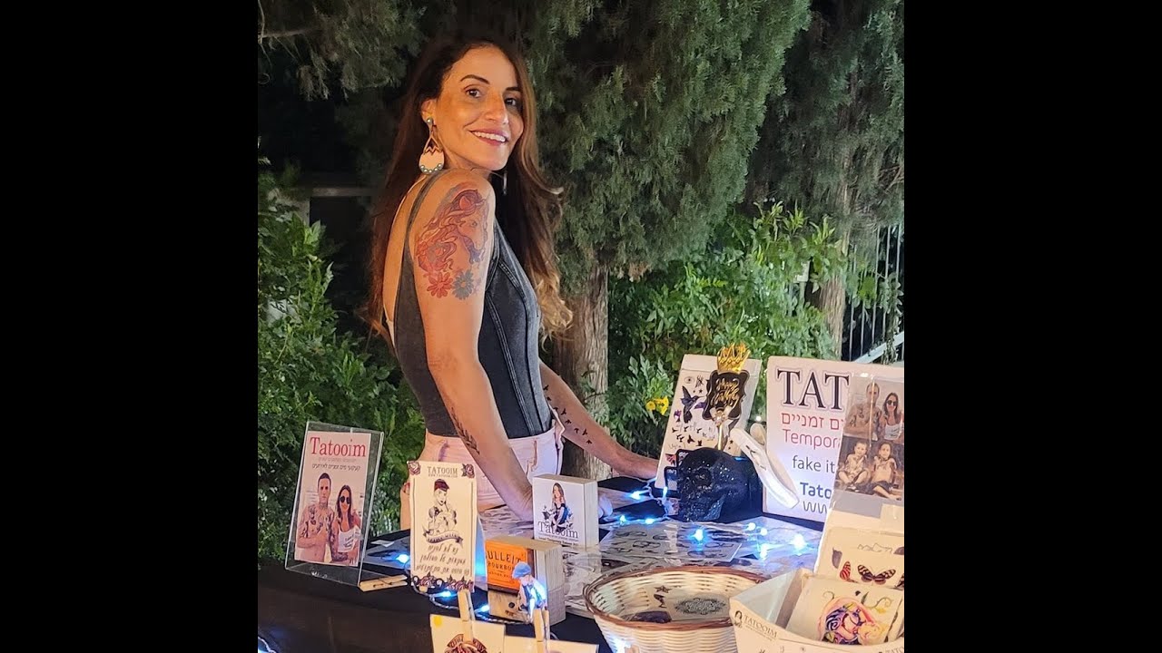 עמדת קעקועים בבת המצווה של מאיה- הדפסת קעקועים למסיבות ודוכן פעיל באירועים