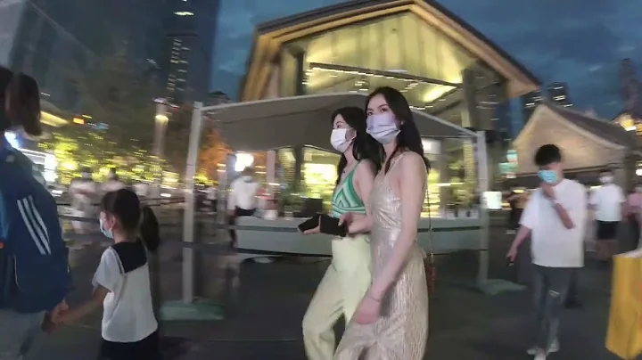 中國四川成都傍晚假日時尚街區 美景 美女 美不勝收  Chengdu Walking Tour at Evening  讓人目不暇接 - 天天要聞