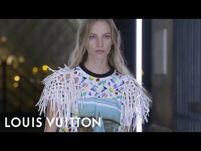 Street style, Warren arriving at Louis Vuitton Spring-Summer 2019
