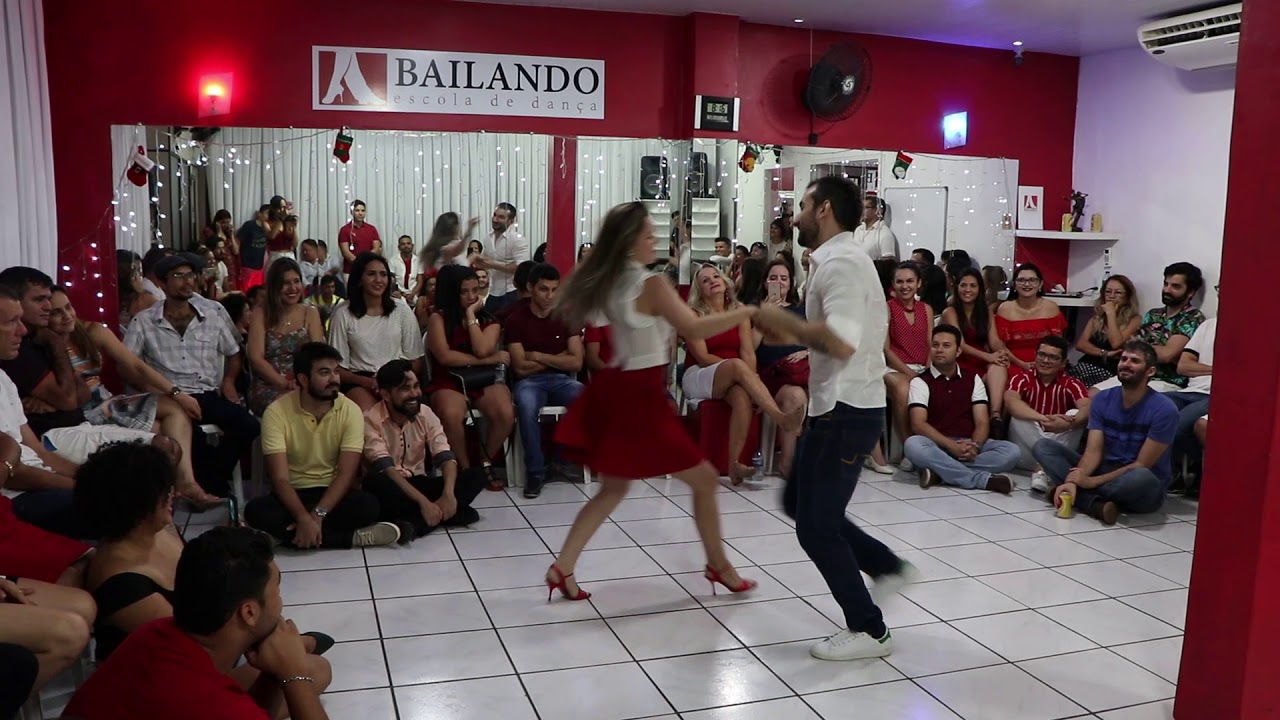 Improviso de Forró com a profª Neiliane e seu aluno Gadelha zouk singapore