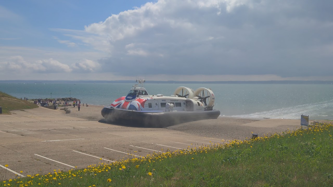Hover travel GH-2161 arriving Lee on Solent slipway