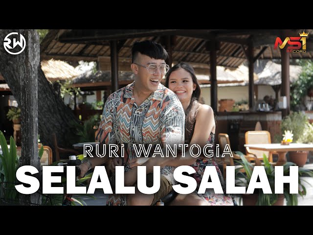 Ruri Wantogia - Selalu Salah (Official Music Video) class=