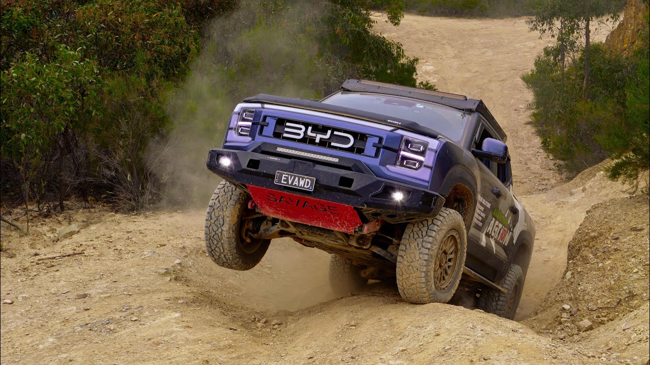 Модифицированный программным обеспечением внедорожник BYD SHARK 6 OFFROAD (режим ALL TERRAIN X)