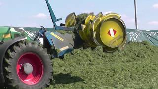 Grassilage 2019 das verteilen u. verdichten mit Fendt 718 Vario Teil 1.