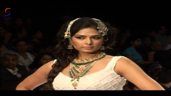 Elegant Model Showing Off Exclusive Wedding Jewellery At IIJW