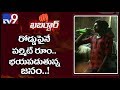 Bold Khabardar girls(TV9 team) tackle roadside liquor bars: Hyderabad