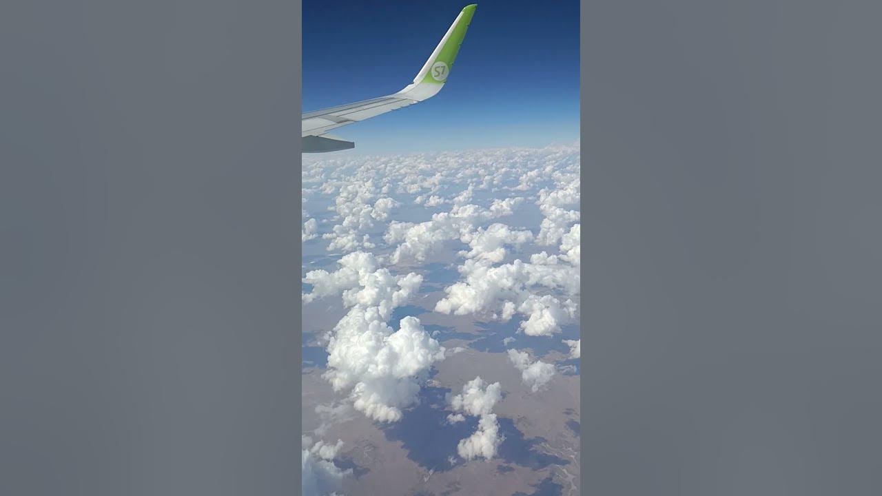 Самолёт в облаках над Нью Йорком