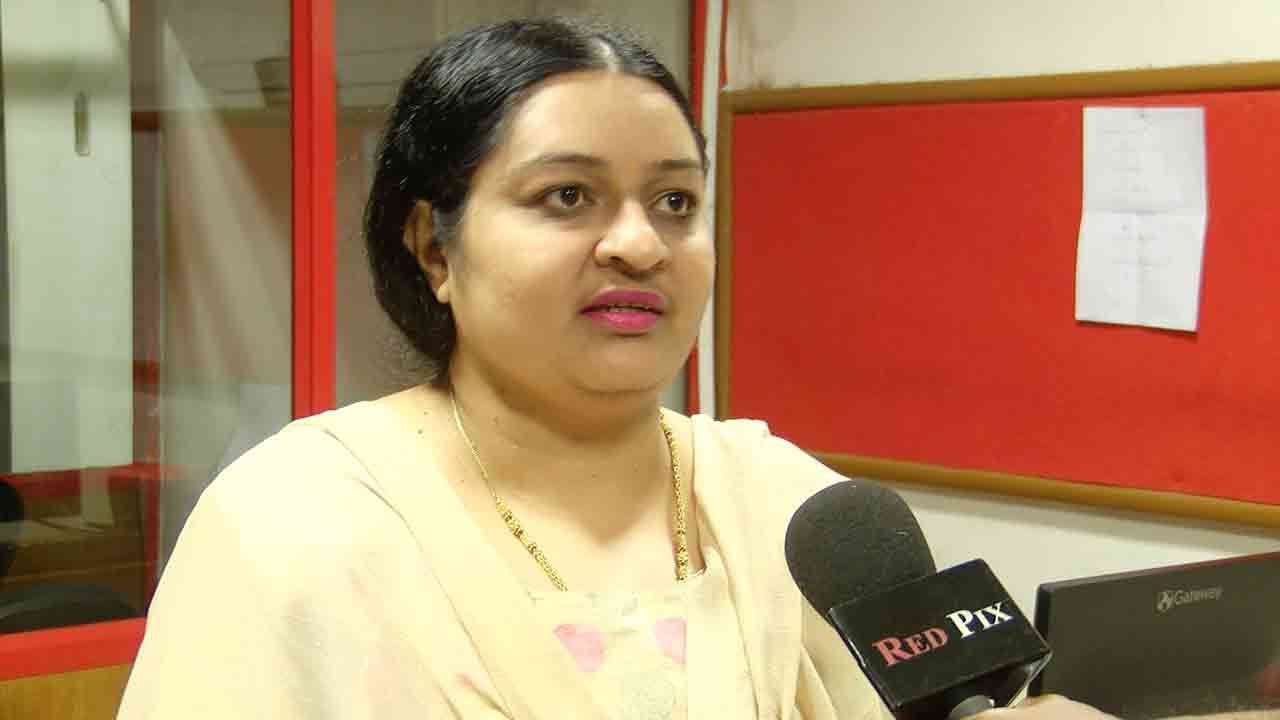 Jayalalitha's Niece Deepa Interview - Aiadmk Should Consider Me As Their Next Leader -