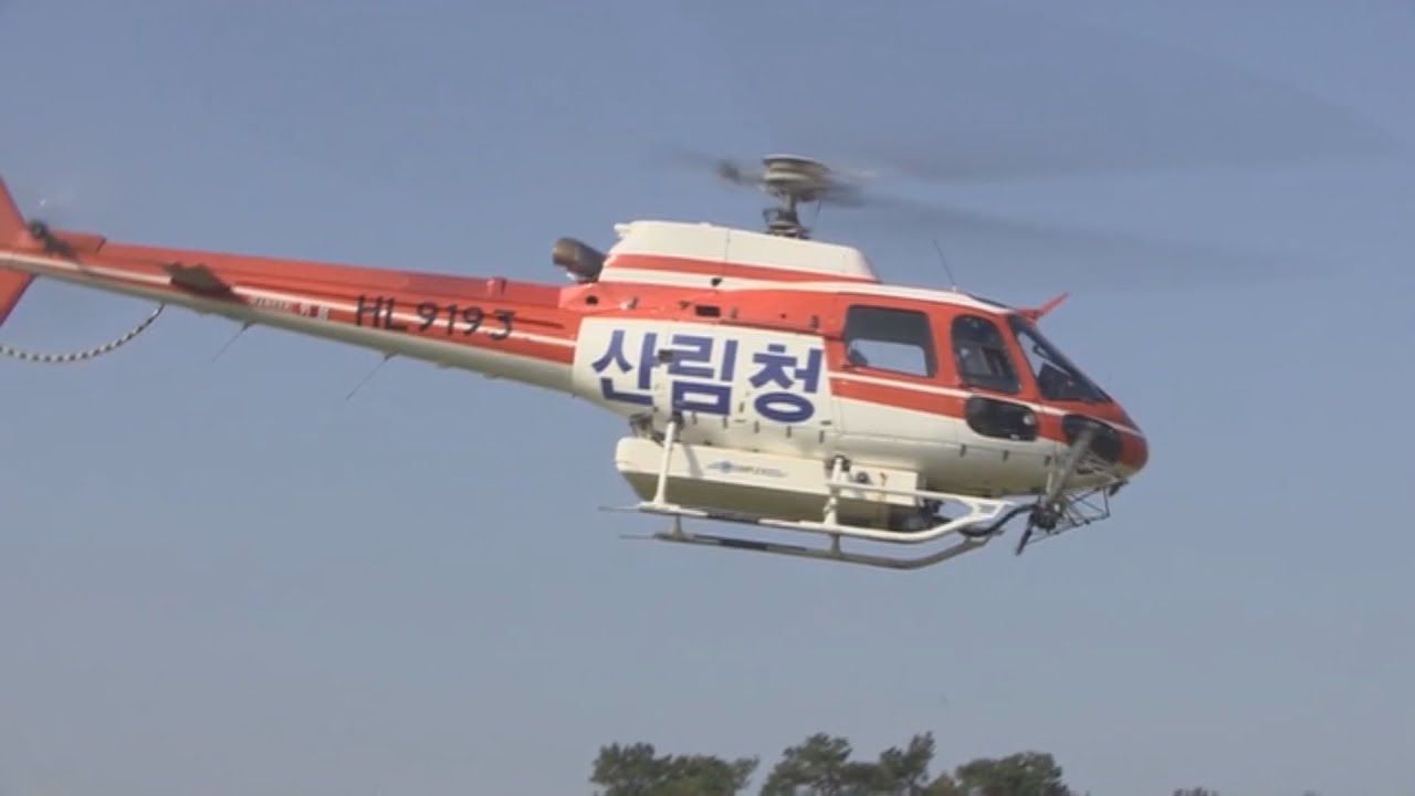 newspaper mockup 軍, DMZ 일대서 사흘째 '돼지열병 항공방역' / 연합뉴스TV (YonhapnewsTV)