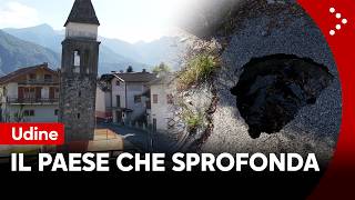 Un viaggio dentro Quinis, il paese che sta sprofondando. Campanile storto. Crepe in case e strade