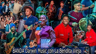 Banda Darwin Music con La Bendita Vieja (Me Quita la Sed)