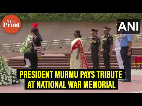 রাষ্ট্রপতি মুর্মু স্বাধীনতা দিবসে জাতীয় যুদ্ধ স্মৃতিসৌধে শ্রদ্ধা নিবেদন করেছেন