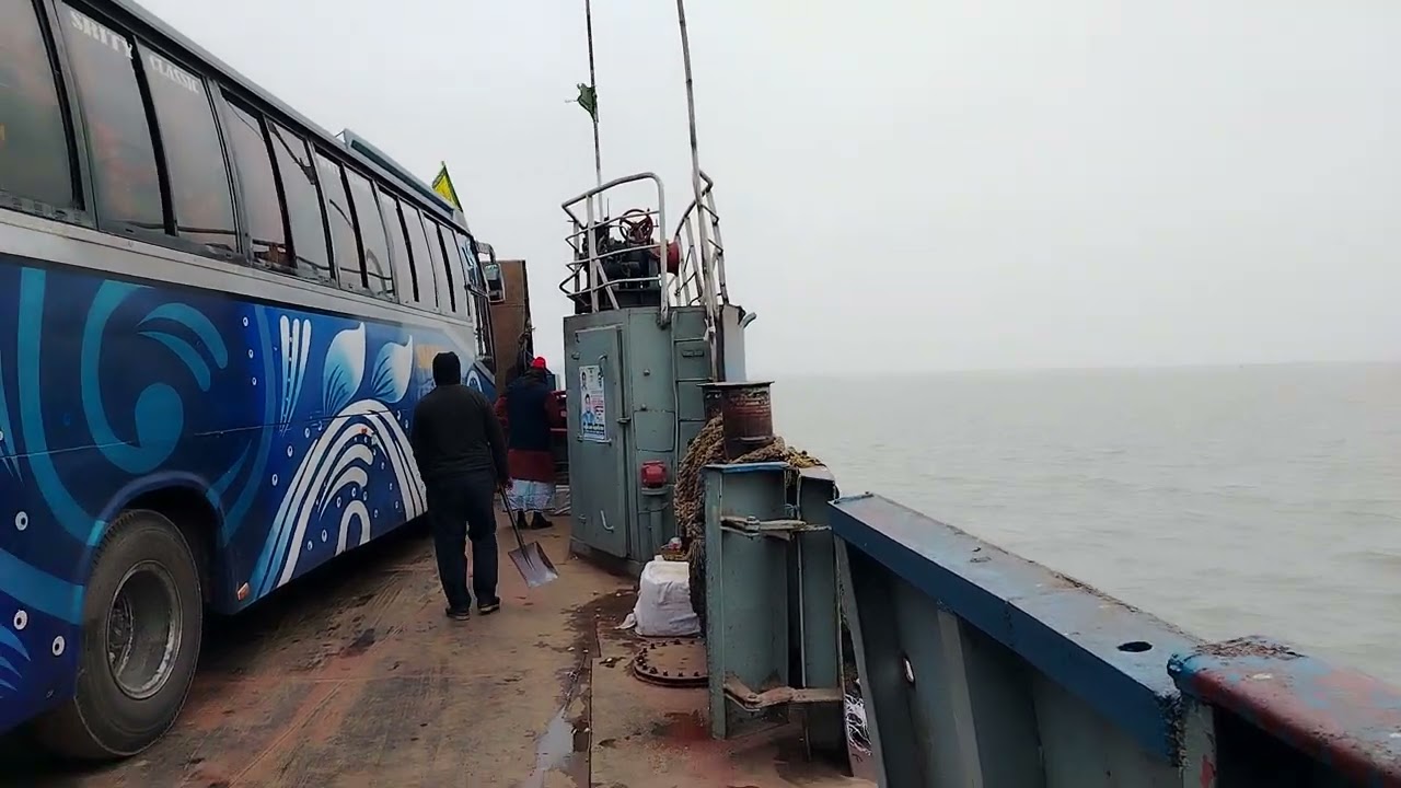 Deep Fogy in the River after that  the ferry moving forward!!!