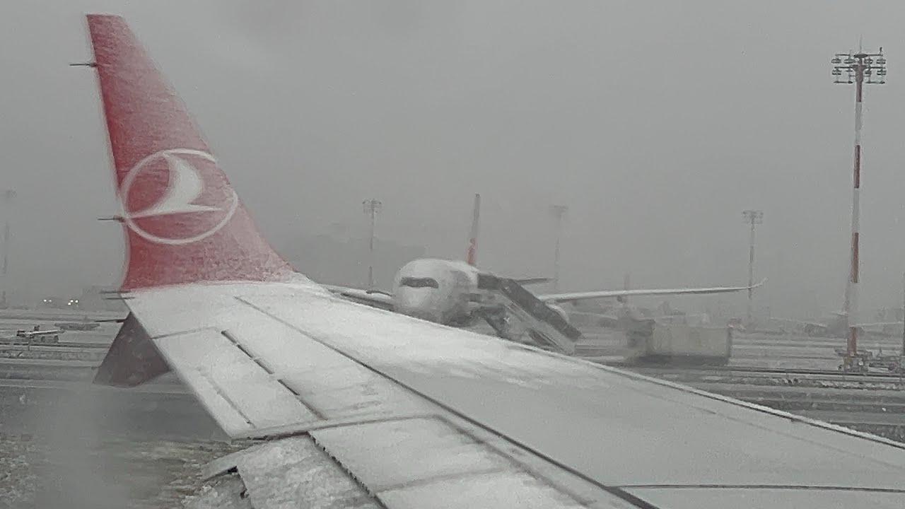 19/02/2025... Sudden snow while boarding then de-Icing Istanbul Boeing 738Max8