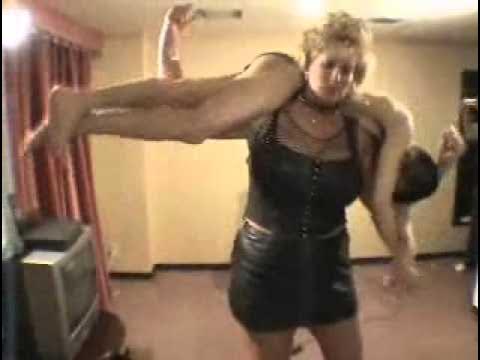 Bunny glamazon. Лифт и Керри. Лифт энд Керри мен. Лифт энд Керри амазонки. Tall Bunny Glamazon