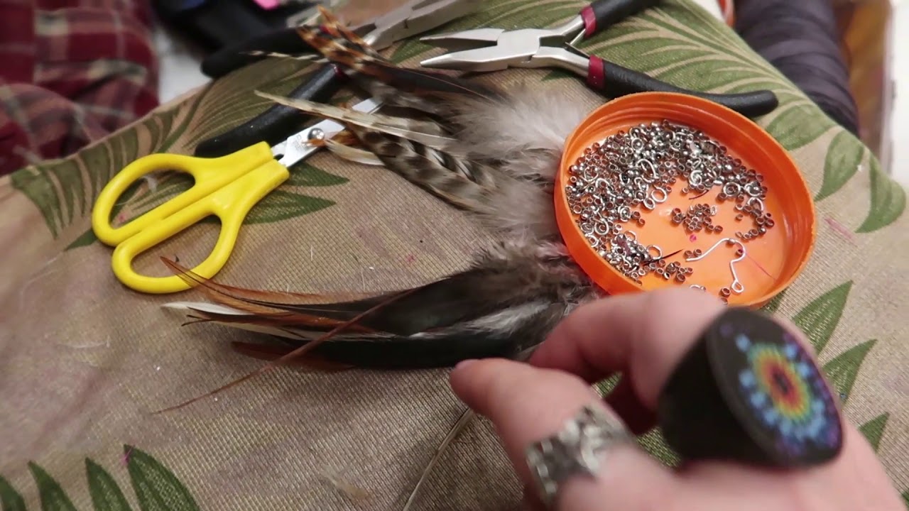 Серьги с перьями: как сделать своими руками