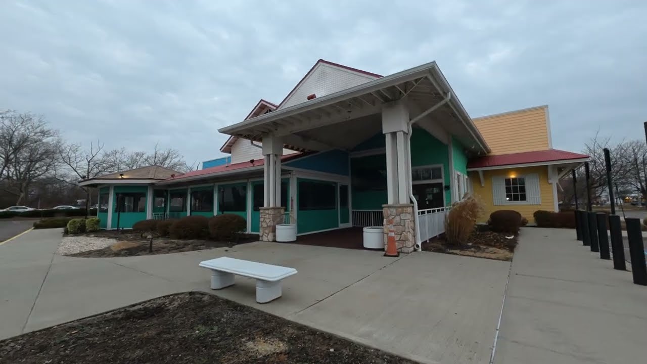 Filming the Closed Bahama Breeze in Lake Grove NY (Only Long Island Location to ever Exist)