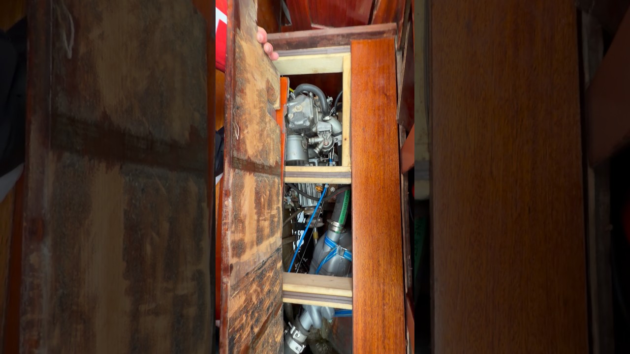 ⁣Why this boat is not an offshore sailor😇