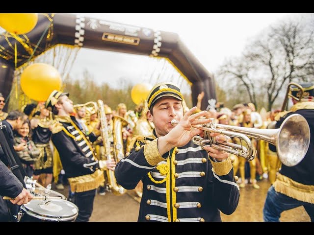ROARING HORNS