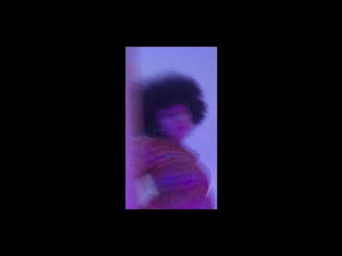 {artistName}의 {trackName} 뮤직 비디오 보기