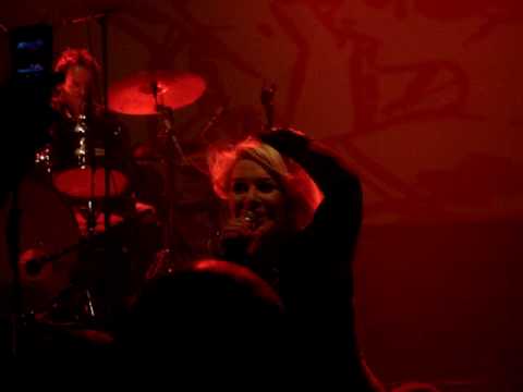 KIM WILDE - Ca plane pour moi live @ Rockhal - Lux...